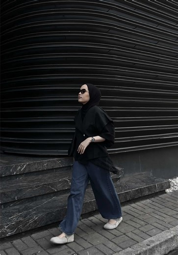 Stylish Black Vest Outfits for Any Occasion