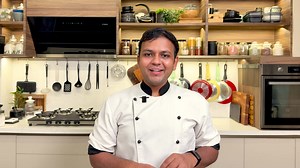 Eggless Christmas Plum Cake - बेकरी जैसी फ्रूट प्लम केक - Special Fruit Cake Recipe CookingShooking Aur mere chatoro, kaise ho aap - proper recipe share kar raha hu Christmas Special Plum Cake banane ki, aap bhi ghar me bana ke dekhna, kam maida wali - ekdam loaded dense melt in mouth moist banegi. | Cooking Shooking