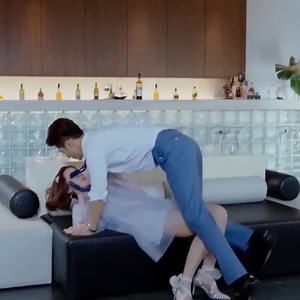 36K views · 1.6K reactions | The alien girl took the initiative to come to the door, bully total drunkenly directly threw her on the sofa and forced a kiss #外星女生柴小七 #MyGirlfriendisanAlien #ChineseDrama #甜宠爱情剧 #徐志贤 #万鹏 #杨玥 #中国电视剧 #出色中国电视剧 #好看中国电视剧 #中国电视剧2019 #大陆剧 #大陆爱情剧 #爱情 #甜宠剧 | 好剧连播 good drama series | Facebook