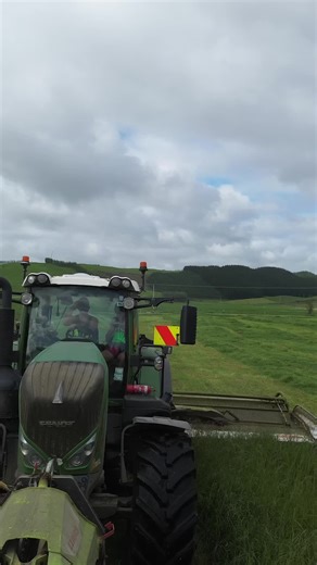 One two mowing crew👌 @Miers Contractors @Willem Jefferson @Oli fox ##claas #fendt #grass