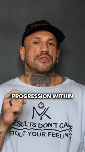 Kuba Sylvester Cielen on Instagram: "Building muscle 101 📈 You have to see progression within your training in order to grow more muscle, progressive overload comes in many shapes and forms, you can do more sets, add more load, more reps, better execution, more ROM, higher intensity, tempo and so on. Understanding you have ALL various ways you can use to progress your lifts you can take progress almost every session, your muscle has to be exposed to a degree of tension and stress in order to se