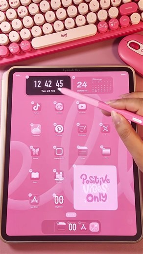 Flip Clock Widget on iPad Aesthetic Setup 🕐✨