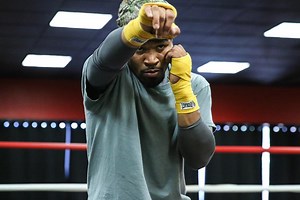 Step inside the gym with Showtime Shawn Porter in exclusive 360 degrees/Virtual Reality as he trains for the biggest fight of his career. | All the Smoke Boxing