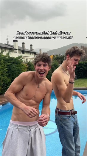 they’ve seen it all in the changing rooms already 😂 #brothers #thatsthewayilikeit #leaks