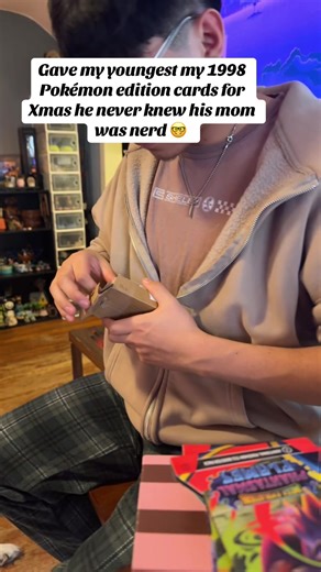 Unboxing 1998 Pokémon Cards for Christmas