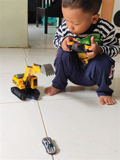 Top Remote-Controlled Excavators: Kobelco, Komatsu, and Sanai