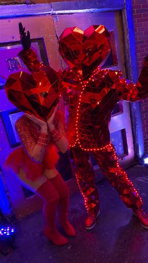 LED mirror costume WhatsApp: 86-18670039319 alice@vsledclothes.com #mirrordance #mirrordancer #mirrordancers #mirrorman #mirrormanshow