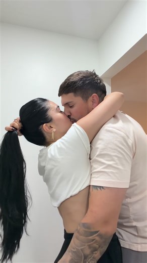 ★ DIRIAN GARCIA ★ on Instagram: "Makeup & no foundation 🦥✨🎀 @supergoop face @sheinofficial concealer @lysbeautyofficial bronzer @maybelline setting powder @patricktabeauty eyes @maybelline mascara @lysbeautyofficial highlighter @lawless @morphebrushes lips #microinfluencer #grwm #morningroutine"