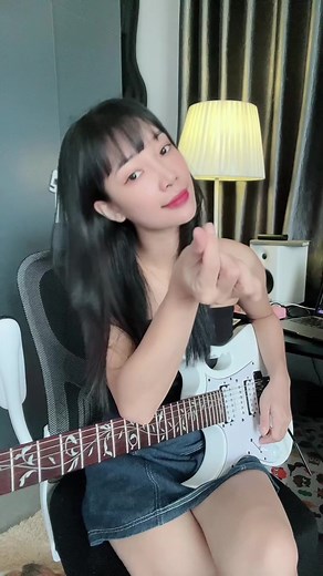Learn to Play 'Kiss Me More' on Guitar
