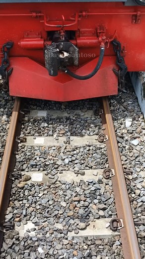 29K views · 181 reactions | Locomotive coupler connection process. #railway #railroad #railtravel #railfans #train #trainspotting #coupler #locomotive | Bayu Santoso | Facebook