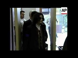 Pain-stricken star arrives late for court