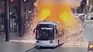 VIDEO: Electric bus spontaneously explodes on the streets of Paris