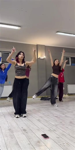 начали новый мини проект с продолжающей группой #almaty #fyp #kavavii #dancecover #dance