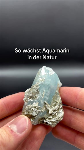 Naturgewachsener Aquamarin Mit Glimmer auf der Oberfläche #aquamarine #kristalle #crystaltok #fyp #deutsch