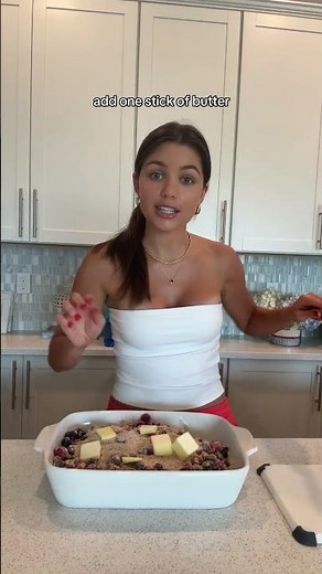 Soooo easy and taste amazing!! Perfect for the 4th of july! 🇺🇸 Mix Berry Dump Cake - only 3