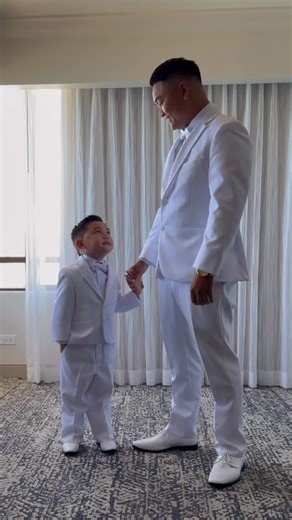 When your babies get to be part of your wedding day✨ Planner: @fredandkateevents Ceremony: @kailanachapel Reception: @hiltonhawaiianvillage Hair & Makeup: @beautyandgracehawaii @theglamcurlhead @milannaragmua Florist & MOH: @summerreignfloral Photographer: @star.bphoto Video: @vzual_productions Day of haircuts: @blissbarbershop.hi @kekai_boi22 DJ/Emcee: @blissdjshawaii | The BTS Collective