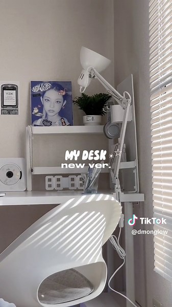 Stylish Korean Desk Tour with New Jeans and K-Pop Vibes