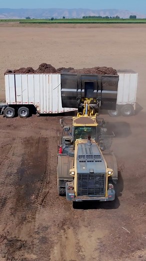 230K views · 2K reactions | Some more footage of the Komatsu WA500 wheel loader work massive bucket for bulk loading. #komatsu #construction #wheelloader #agriculture #farming #dozer #bulldozer | Awesome Earthmovers | Facebook