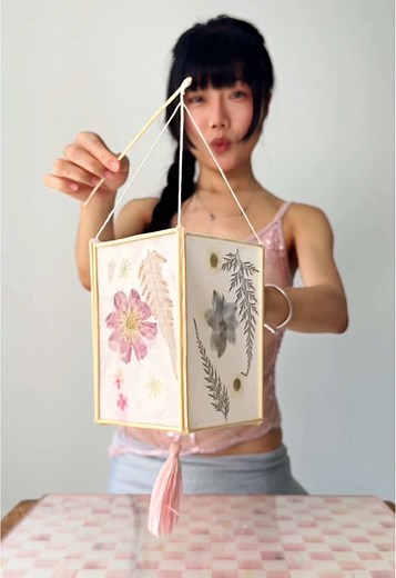 Stop throwing away used tea bags! Let’s turn them into floral lantern🏮🌸💐 #hack #diy #craft #tea #fypシ
