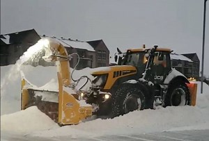 Crédit Vidéo: William Beausejour JCB Fastrac 8310 avec souffleuse Pronovost | Déneigement Québec