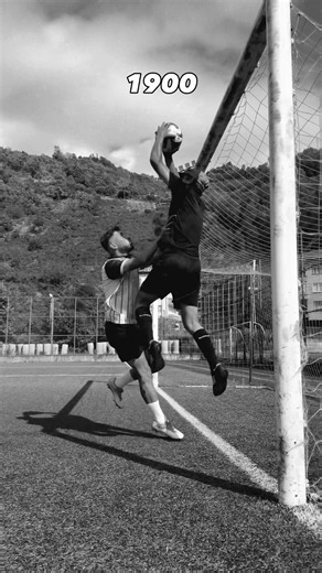 Do you think goalkeepers are too restricted? 🧤🤔