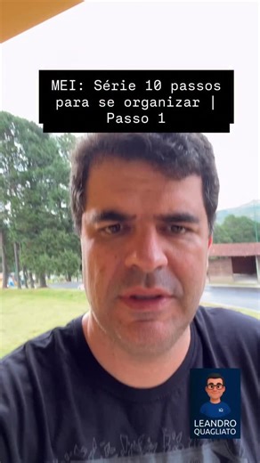 Leandro Quagliato | Contador & Mentor on Instagram: "Mundo real: quer começar a se organizar amanhã? Então faz só isso aqui primeiro. ✅ PASSO 1: separa PF e PJ de verdade. Abra uma conta PJ em um banco diferente da sua conta PF. ➡️ Recebe tudo da empresa na PJ ➡️ Paga as despesas da empresa pela PJ ➡️ Transfere o “lucro” pra sua PF ➡️ E na PF você controla seus gastos pessoais. Isso muda tudo: • facilita comprovar recebimentos e pagamentos • organiza seu caixa • e até ajuda na sua declaração de