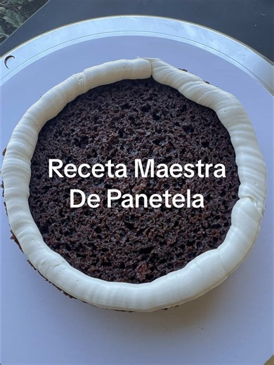 Comenta “Receta” si te gustaría tener mi receta perfecta que he perfeccionado con los años y se puede adaptar a 30 sabores! Créeme que con esta no necesitarás otra! . . . #soyrachelsanchez #pastrychef #receta #chocolatecake #repostera #parati #panetela #reposteria #reposteriacasera