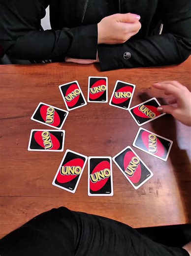 Memorama con cartas del UNO: Diversión en juegos de mesa