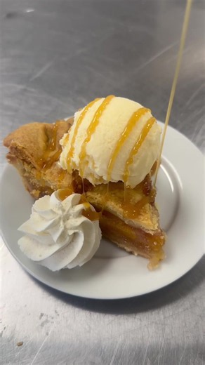 Whiskey Peach Pie with a scoop of vanilla ice cream is exactly the sweet treat you deserve on a hot summer day! 🥧🍨‼️