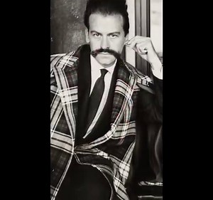 #Eloge de l’abstraction. Portrait de Georges Mathieu « Georges Mathieu fut le premier en tout. Le premier de la classe, le premier à faire des taches sur une toile, à sauter et danser avec elle, à pourfendre une abstraction géométrique alors dominante, à réaliser des improvisations en public, à créer un langage qu'il voulait vierge de toute signification [...] Celui qui fut l'artiste emblématique des années 60 et 70 avait le verbe haut, et ses bacchantes foisonnantes étaient aussi célèbres que l