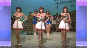 【70s女子偶像组合巅峰对决】キャンディーズ VS ピンク・レディー - 6曲メドレー 1977