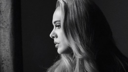 Adele dévoile "Easy On Me", son nouveau clip réalisé par Xavier Dolan