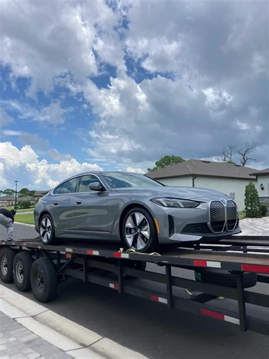 Exploring the BMW i4 in Skyscraper Grey