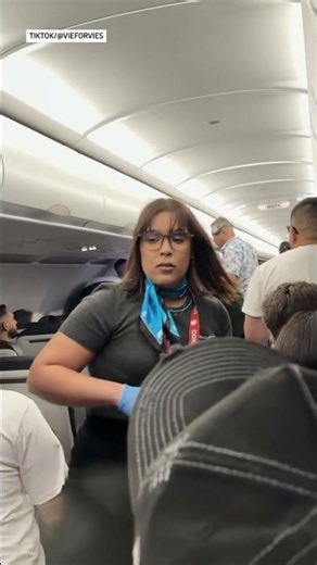 Passengers restrain man accused of choking flight attendant on Chicago flight