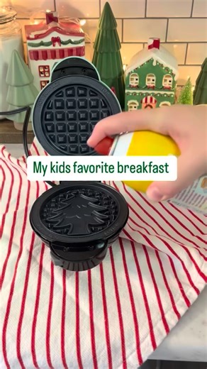 Cinnamon Roll Waffles in Dash 😍 If you need an easy holiday breakfast idea… THIS is the one! My kids inhale these and they take 2 minutes. 🙌🏼 Perfect for busy school mornings, Christmas brunch, or a cozy weekend breakfast. Save this for later! How to make them: 1. Preheat your Dash waffle maker. 2. Lightly spray with cooking spray. 3. Place ONE cinnamon roll in the center of the waffle maker. 4. Close the lid and cook for about 2 minutes. 5. Lift the lid, remove the waffle, and repeat. 6. Dri
