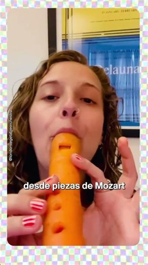 Una agrupación de músicos profesionales que tocan con instrumentos hechos con vegetales.