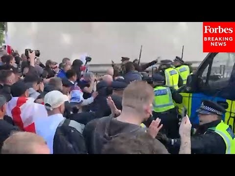 RAW VIDEO: 'Unite The Kingdom' Protestors Get Into Violent Clash With London, England, Police