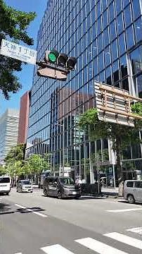 都会的な福岡市天神の街並み