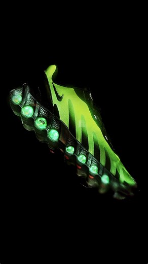 Eight pressurized air tubes create a full length cushioning system that gives each step a fluid heel-to-toe transition. Enter an unreal experience of motion. | Nike | Facebook