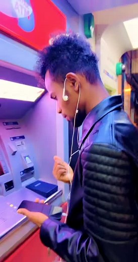 Using an ATM: Step-by-Step Guide to Cash Withdrawal