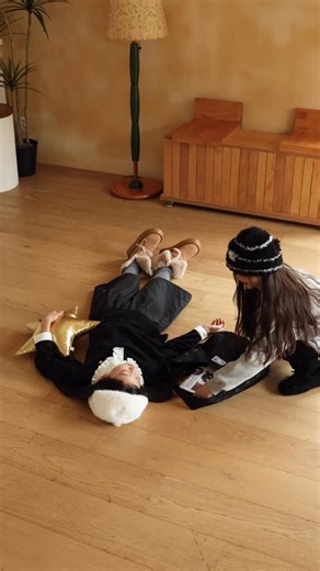 TAEBLE 테블 on Instagram: "테블 겨울 두번째 드롭, 11월 11일 오전 11시!🤍 추가5% 할인코드가 공개되는 테블LIVE도 오픈과 동시에 시작되니 많이들 놀러와주세요🤍🐰 #TAEBLE #25WINTER #NEW #테블"