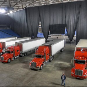 38K views | Upstaging is Hiring OTR Drivers for the Entertainment Industry • Earn $1,650 Weekly • Late Model Equipment ️️➡ https://bit.ly/2UaPKec | Livetrucking.com | Facebook