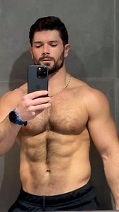 Not my favorite physique, but I’m happy with this bulking phase. Now it’s time to slowly dial it back, lowering carbs, increasing cardio, and building toward an exceptional cut for summer 2026. | Fabien Sassier