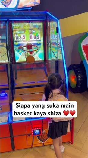Who likes playing basketball like Shiza 🤏🏻🥰#basketball #shiza #playbasketball