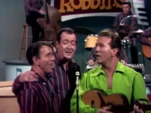 Marty Robbins 1969 - Devil Woman ... 🎧 Watch full this song: https://oldies.dohimusic96.com/devil-woman-marty-robbins?utm_source=facebook&utm_medium=preel&utm_campaign=oldiesclassicmusic | Oldies Classic Music