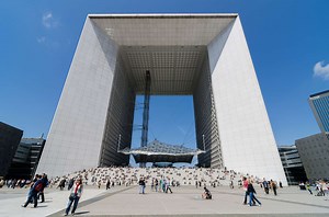 Quelle est l'origine de l'Arche de la Défense à Paris ?
