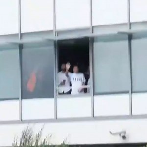 PSG fans gave Messi a welcome to remember 👏 (via FCBW_A7/Twitter) | ESPN FC