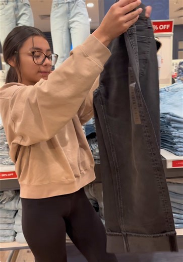 Recycling ♻️ my jeans @American Eagle you get $10 off a fresh new pair. #shopping #americaneagle #jeans #recycle #shoppingvlog