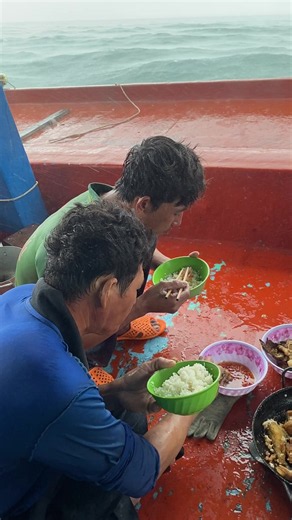 Cơm trộn cơm là có thật: giải thích cảnh hài viral