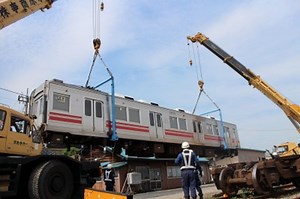 鉄道車両の陸上輸送(積込～輸送～荷卸) | 事例・実績紹介 | 丸栄運輸機工株式会社
